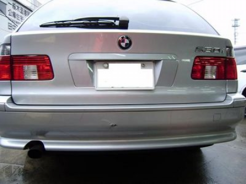 BMW 530i 後ろ廻り板金修理塗装です。